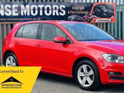 Begagnad VW Golf VII Match 2015 Röd Halvkombi