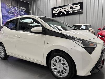 Used Toyota Aygo X-play 72 HP (52 kW) 2019 White Hatchback
