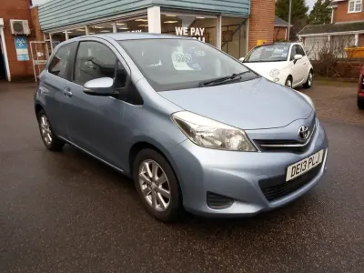 Begagnad Toyota Yaris 69 HK (50 kW) 2013 Blå Halvkombi