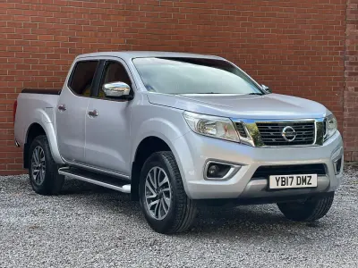 Käytetty Nissan Navara N-Connecta 2017 Hopea Nouto