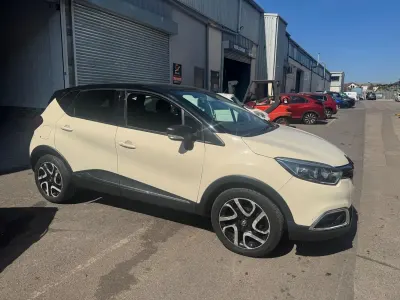 Used Renault Captur Dynamique 90 HP (66 kW) 2017 Cream/black SUV