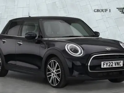 Używany Mini Cooper Exclusive 134 KM (98 kW) 2022 Czarny Hatchback