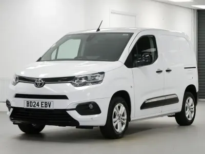 Used Toyota Proace Design 130 HP (95 kW) 2024 White MPV