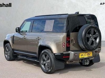 Usado Land Rover Defender HSE Dynamic 300 HP (220 kW) 2023 Castanho SUV