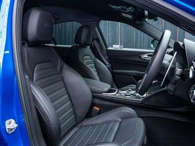 Begagnad Alfa Romeo Giulia Saloon Quadrifoglio 2023 Blå Sedan