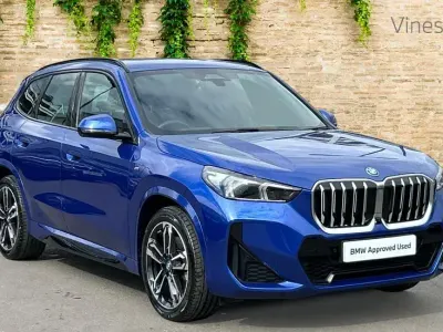 Begagnad BMW X1 M Sport 322 HK (236 kW) 2023 Blå SUV