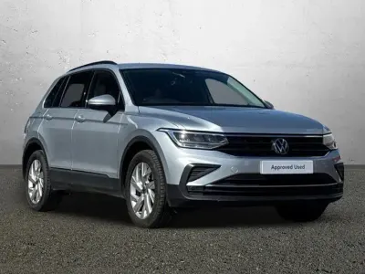 Używany VW Tiguan Life 150 KM (110 kW) 2022 Srebrny SUV