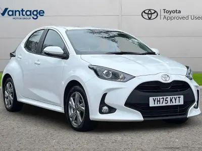 Used Toyota Yaris 113 HP (83 kW) 2025 White Hatchback
