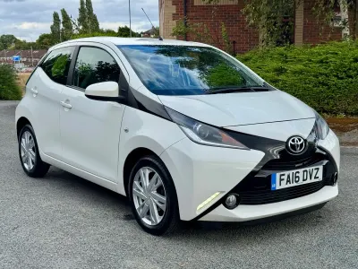 Used Toyota Aygo x-press 69 HP (50 kW) 2016 White Hatchback