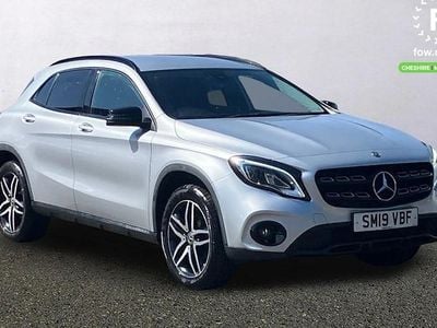 Usado Mercedes GLA180 Urban 122 HP (89 kW) 2019 Prateado SUV