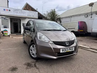 Używany Honda Jazz S 90 KM (66 kW) 2013 Brązowy Hatchback