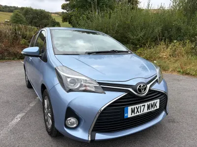 Used Toyota Yaris 99 HP (72 kW) 2017 Blue Hatchback