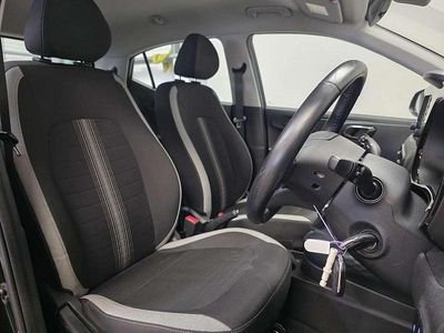Używany Hyundai i10 Advanced 62 KM (45 kW) 2024 Czarny Hatchback