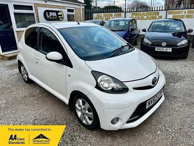 Used Toyota Aygo 67 HP (49 kW) 2013 White Hatchback