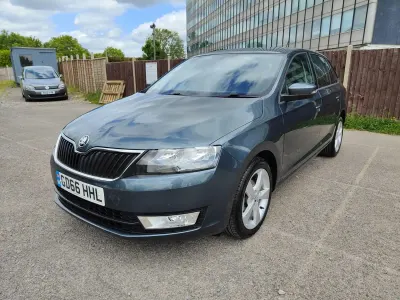 Gebraucht Skoda Rapid SE 90 PS (66 kW) 2016 Grau Kleinwagen