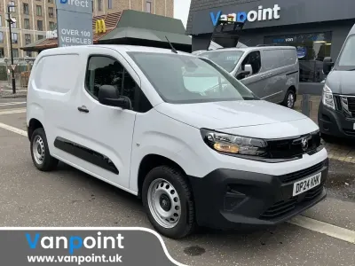 Używany Vauxhall Combo S 100 KM (73 kW) 2024 Biały Van
