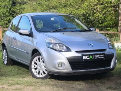Używany Renault Clio II Dynamique 2010 Srebrny Hatchback