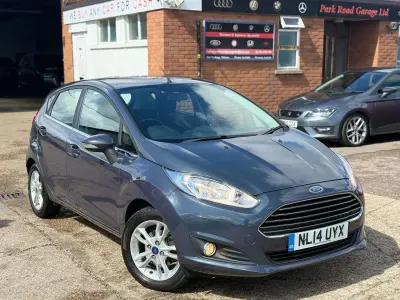 Second-hand Ford Fiesta Zetec 82 CP (60 kW) 2014 Gri Hatchback