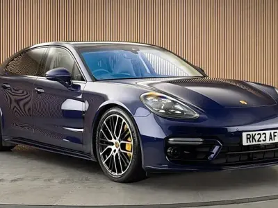 Used Porsche Panamera 630 HP (463 kW) 2022 Gentian blue metallic Hatchback