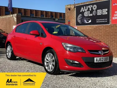 Second-hand Vauxhall Astra Active 2013 Roșu Hatchback
