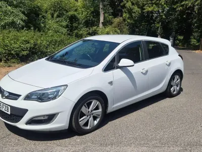 Used Vauxhall Astra SRi 2015 White Hatchback