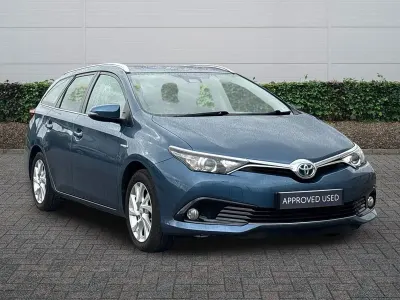 Used Toyota Auris Hybrid