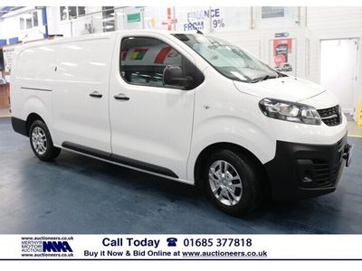 Used Vauxhall Vivaro S 100 HP (73 kW) 2020 White MPV