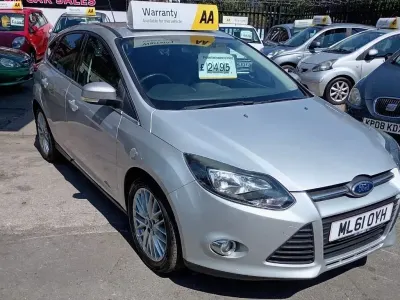 Used Ford Focus Zetec 125 HP (91 kW) 2011 Silver Hatchback