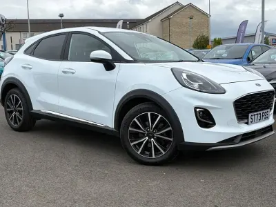 Käytetty Ford Puma Titanium 125 HP (91 kW) 2023 Valkoinen Katumaasturi