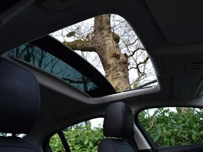 Begagnad Jaguar XE Portfolio 250 HK (183 kW) 2018 Blå Sedan