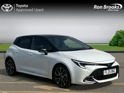 Used Toyota Corolla 140 HP (102 kW) 2025 White/black Hatchback