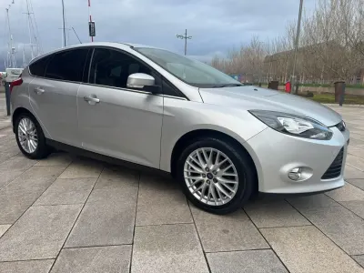 Usado Ford Focus Zetec 2012 Prateado Citadino