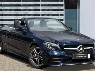 Usado Mercedes C300 AMG line 245 CV (180 kW) 2020 Azul Descapotable