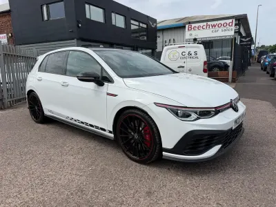 Begagnad VW Golf VIII GTI Clubsport 2022 Vit Halvkombi