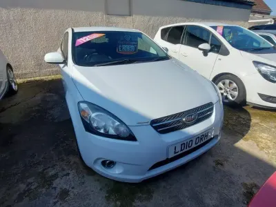Used Kia ProCeed 2010 White Hatchback