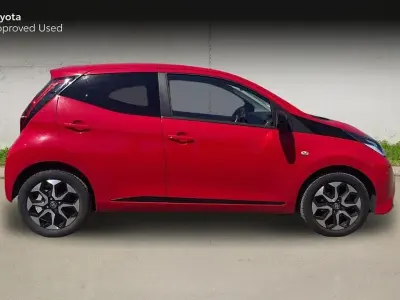 Used Toyota Aygo Trend 72 HP (52 kW) 2019 Red Hatchback