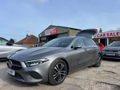 Begagnad Mercedes A180 Executive 136 HK (100 kW) 2025 Grå Halvkombi