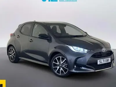 Używany Toyota Yaris Hybrid 116 KM (85 kW) 2021 Szary Hatchback