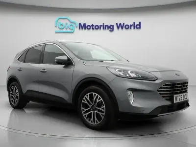 Usado Ford Kuga Titanium 150 CV (110 kW) 2023 Plateado SUV