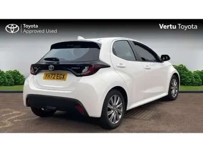 Second-hand Toyota Yaris Hybrid 116 CP (85 kW) 2022 Alb Hatchback