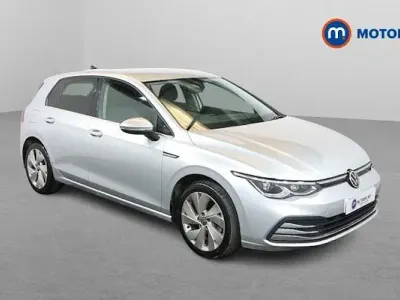 Begagnad VW Golf VIII Style 131 HK (96 kW) 2024 Halvkombi