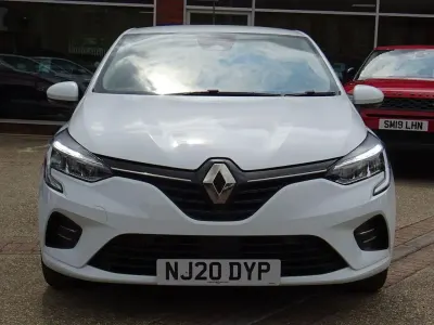 Used Renault Clio Play 100 HP (73 kW) 2019 White Hatchback