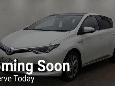 White Used 2016 Toyota Auris Hatchback | £10,995 (Fair price)