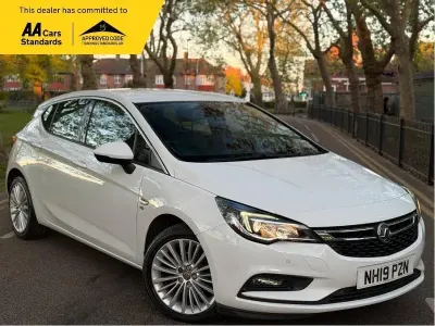 Used Vauxhall Astra Elite 150 HP (110 kW) 2019 White Hatchback