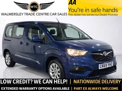 Begagnad Vauxhall Combo S 100 HK (73 kW) 2019 Blå Minibuss