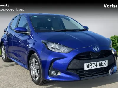 Usado Toyota Yaris Hybrid 116 HP (85 kW) 2024 Azul Citadino