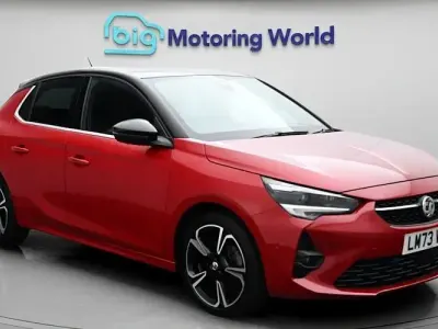 Begagnad Vauxhall Corsa Ultimate 101 HK (74 kW) 2023 Röd Halvkombi