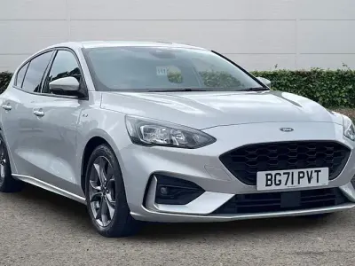 Używany Ford Focus ST-Line 125 KM (91 kW) 2021 Srebrny Hatchback