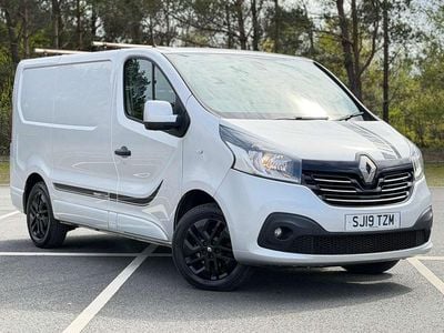 Begagnad Renault Trafic 2019 Silver Minibuss