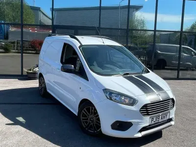 Begagnad Ford Transit Sport 100 HK (73 kW) 2019 Vit Van